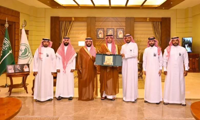 محافظ جدة يؤكد أهمية رياضة الهواة .. من الملاعب المجتمعية إلى صناعة المواهب