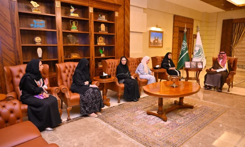 محافظ جدة يستقبل وفد الجمعية النسائية الخيرية الأولى