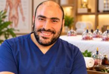 الأخصائي محمد صابر الحجامة ممارسة علاجية تكميلية تجمع بين الطب النبوي والحديث