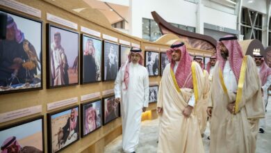 الأمير عبدالعزيز بن سعود يزور معرض الصقور والصيد السعودي الدولي 2026