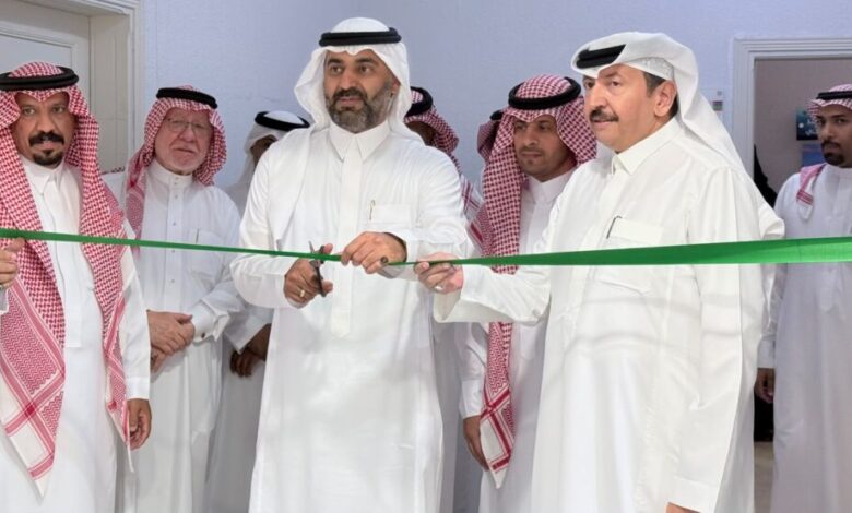 الشهراني يفتتح معرض الوطن والفنون في الطائف