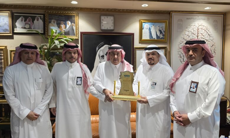 جمعية إيثار الدوائية تمنح العضوية الفخرية للشيخ عبدالله بن عبدالرحمن الجميح