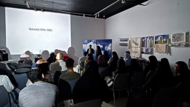 ذكريات مبنية يستعيد تحولات جدة الحديثة عبر العمارة والذاكرة